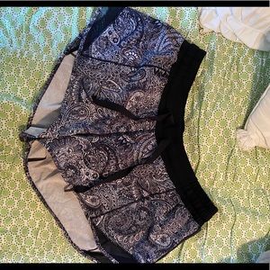 Lululemon Hotty Hot shorts 2.5"